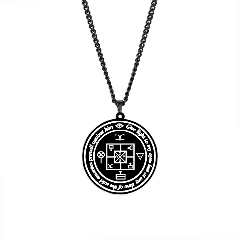 amulette-chance-gambling-acier-inoxydable-noir-avec-chaine Amulette de Chance Gambling en acier inoxydable noir avec chaîne assortie, gravée avec des symboles de protection et d'invocation de chance.