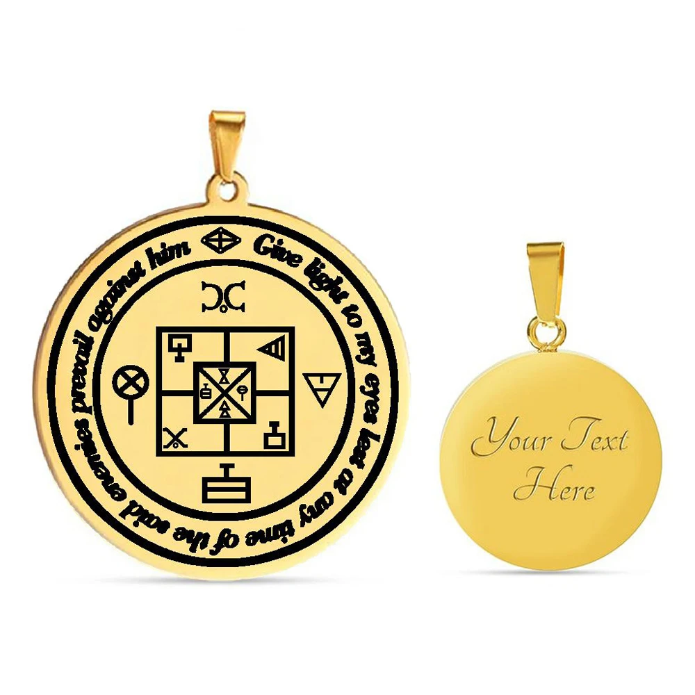 amulette-chance-gambling-recto-verso-acier-inoxydable-doree Amulette de Chance Gambling en acier inoxydable doré avec gravure protectrice et option de personnalisation au verso.