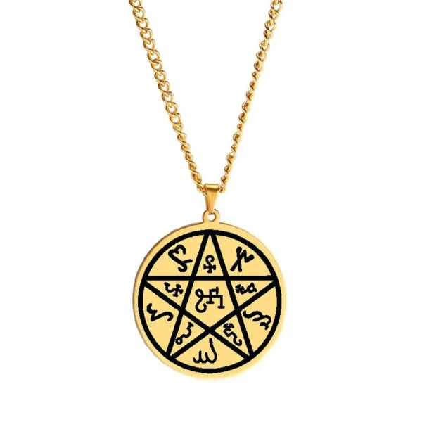 Amulette Étoile de la Terre Pentacle Wicca en acier inoxydable doré, symbole de protection et connexion spirituelle.