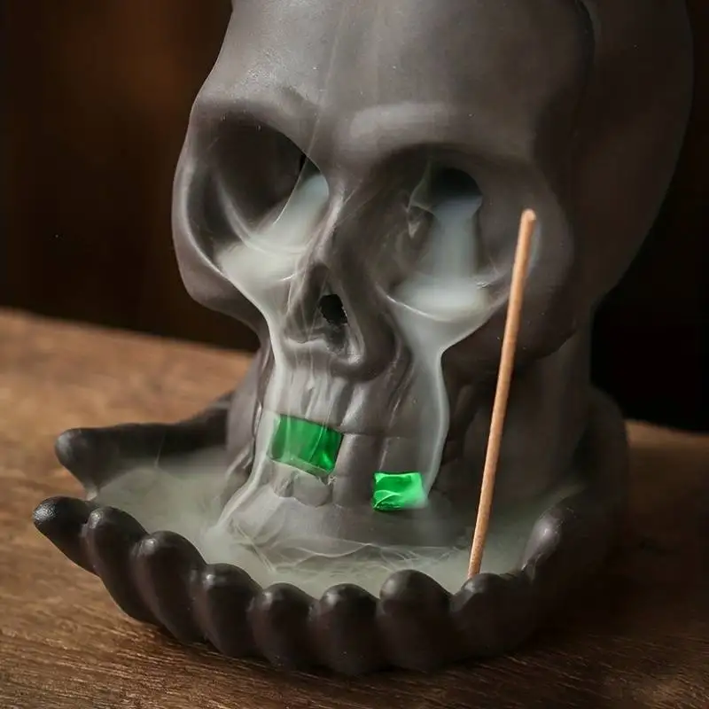 Brûleur d'encens à reflux en céramique en forme de crâne avec fumée et lumière LED verte pour ambiance mystique