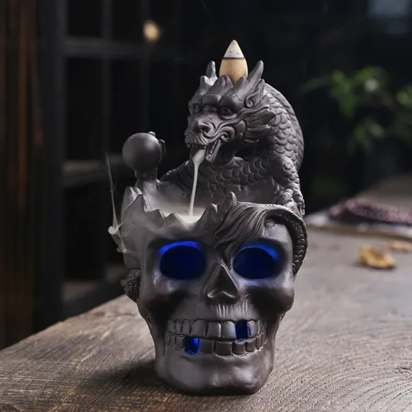 Brûleur d'encens à reflux LED avec dragon et crâne, design en céramique pour une ambiance mystique et apaisante