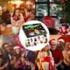 Famille et amis partageant le Calendrier de l'Avent Cristal Naturel 2024, avec 24 cristaux pour une découverte festive et éducative pendant Noël.