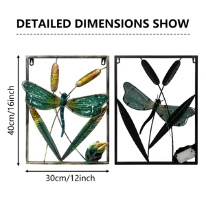 Dimensions de la décoration murale en libellule, 40 cm de hauteur sur 30 cm de largeur, structure en métal et verre