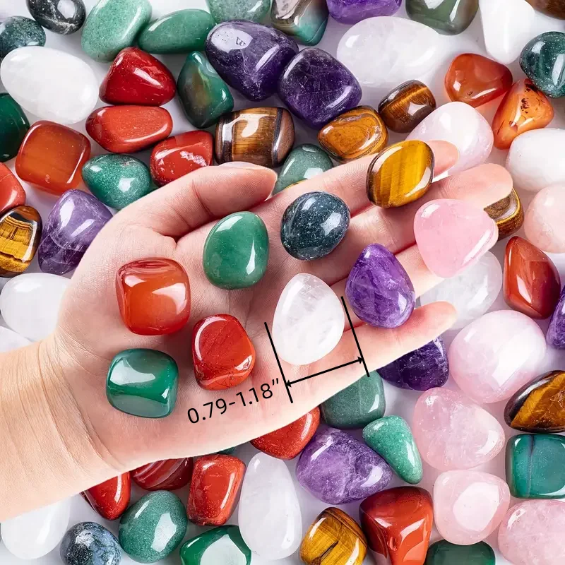 ornements-pierres-cristal-polies-multicolores-dimension-bijoux-deco Ornements en pierres de cristal polies multicolores, vue en gros plan avec indication de taille pour création de bijoux et décoration intérieure