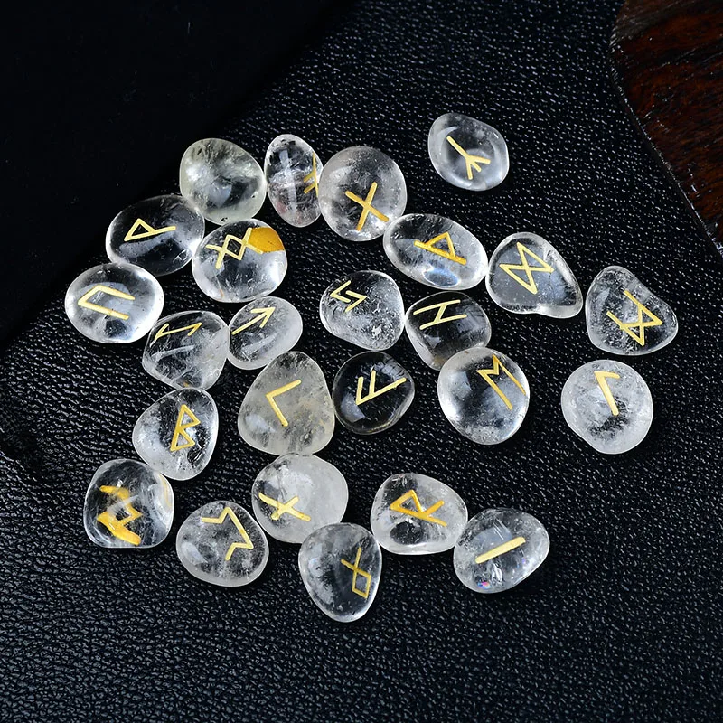 Ensemble de runes en quartz clair gravées pour divination et méditation spirituelle
