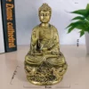 Gros plan de la statue de Bouddha en résine translucide, décor spirituel pour méditation et Feng Shui