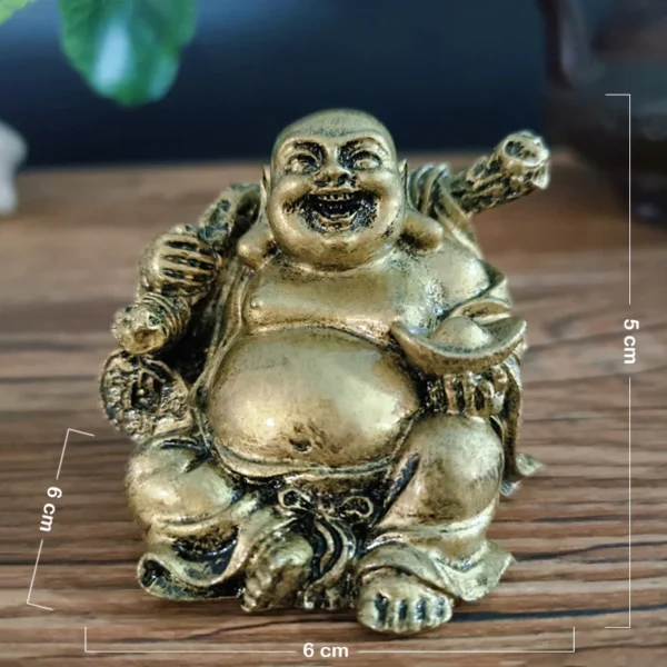 Statue de Bouddha Rieur Maitreya en résine dorée avec dimensions de 6 cm de largeur et 5 cm de hauteur.
