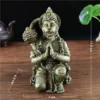 Statue de Hanuman en résine couleur bronze, hauteur 11,5 cm, vue de face avec détails de prière et massue.