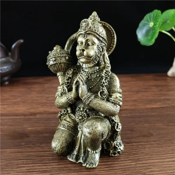 Vue en trois quarts de la statue de Hanuman en résine couleur bronze, montrant les détails artistiques de la posture et des ornements.