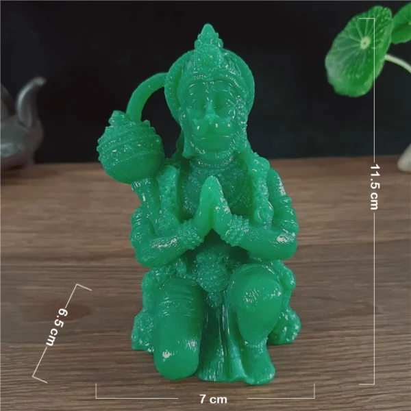 Statue de Hanuman en résine verte avec dimensions de 11,5 cm de hauteur, 7 cm de largeur et 6,5 cm de profondeur.