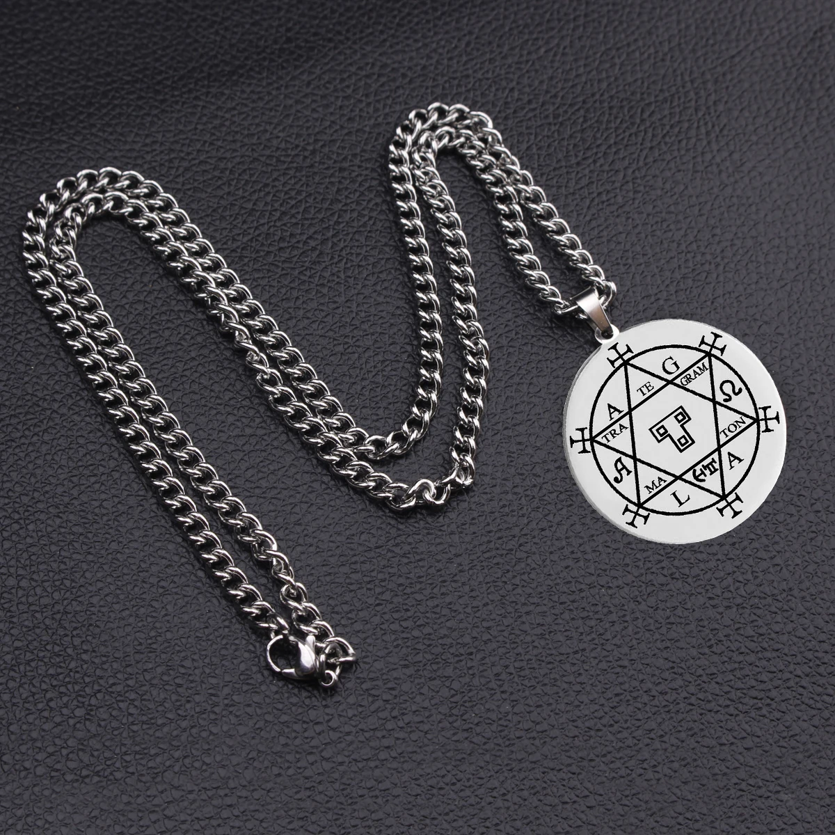 talisman-pentagonal-asterion-sceau-salomon-acier-inoxydable-chaine-argentee. Pendentif en acier inoxydable Pentagonal d'Astérion avec Sceau de Salomon, chaîne en maille argentée pour protection spirituelle.
