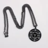 Pendentif Pentagonal d'Astérion en acier inoxydable noir avec Sceau de Salomon, chaîne en maille sombre pour protection spirituelle.