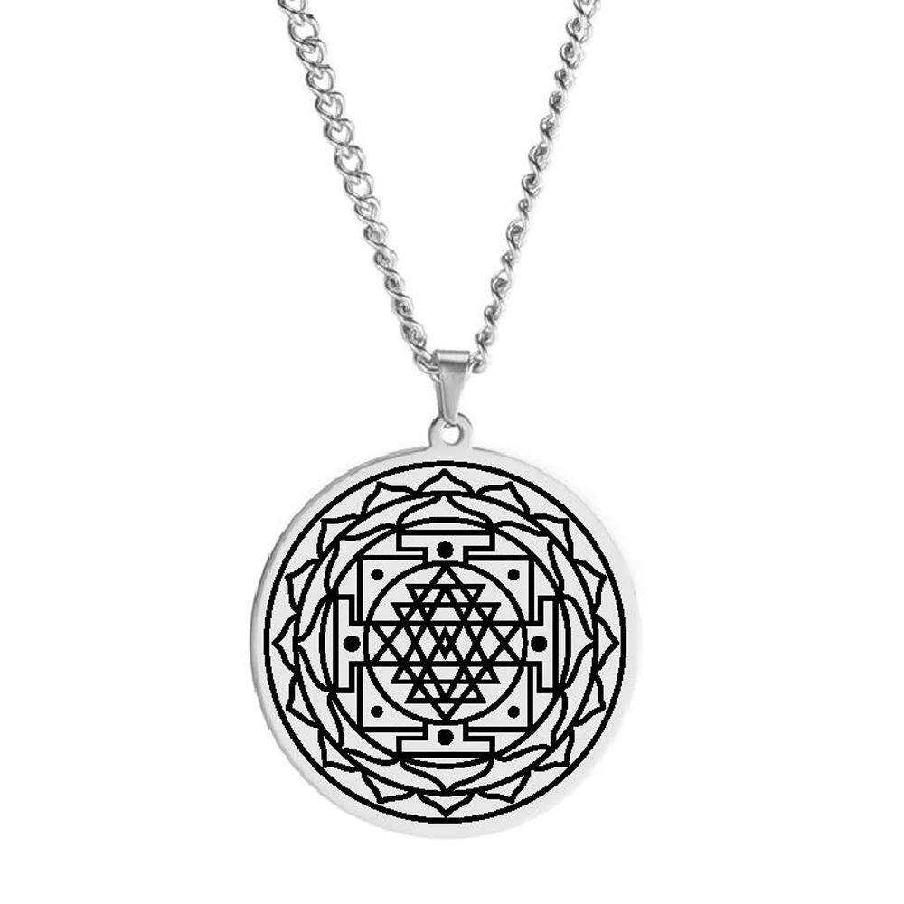 talisman-sri-yantra-acier-argente-oeil-de-shiva. Pendentif Talisman Sri Yantra en acier inoxydable argenté, symbole de prospérité et d'harmonie spirituelle.
