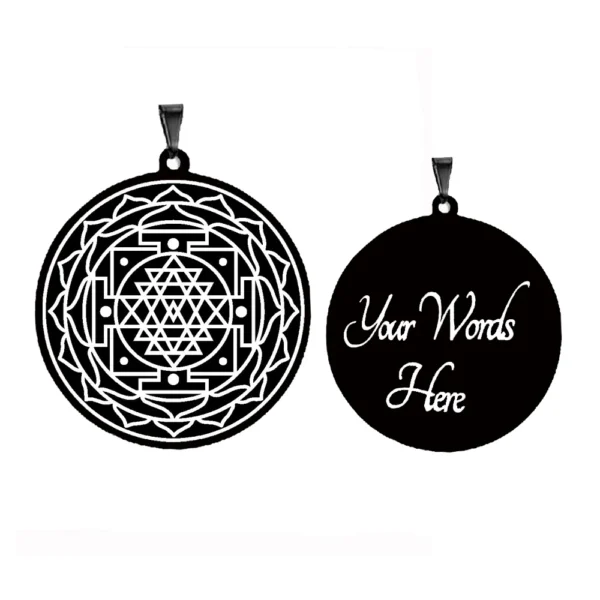 Pendentif Talisman Sri Yantra en acier inoxydable noir avec face personnalisable pour un message personnel.